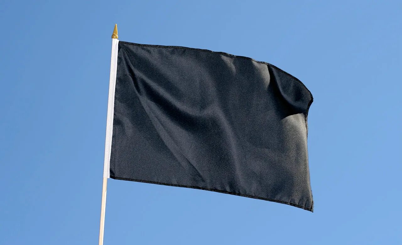 Черный флаг человек. Черный флаг. Черный флагшток. Черный флажок. Черное Знамя.