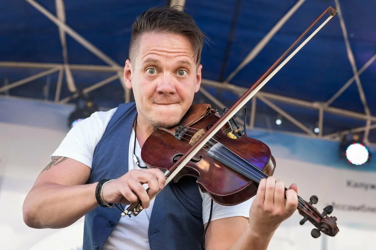 мезенцев скрипач. антон мезенцев. мезенцев скрипач. степан мезенцев струнный джем. барнаульский скрипач степан мезенцев.