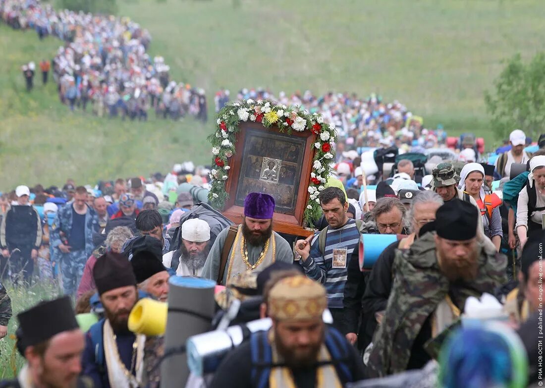 Великорецкий крестный ход. Великорецкий крестный ход 2018 год. Великорецкий крестный ход киров. Великорецкий крестный ход 2014. Крестный ход в церкви.