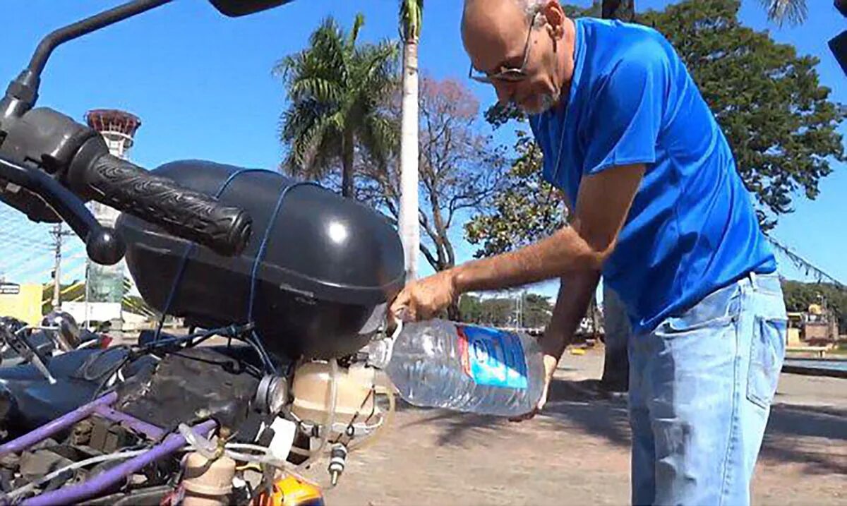 Water engine. Мотоцикл на водороде своими руками. Мотоциклы в Бразилии. Мотоцикл на воде вместо бензина. Мотоцикл работающий на воде.