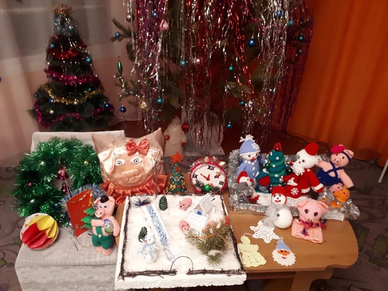 новогодний серпантин конкурс поделок. поделка на новый год в школу на конкурс. названия новогодних поделок для конкурса. книжная выставка новогодний серпантин. конкурс новогодних поделок новогодний серпантин.