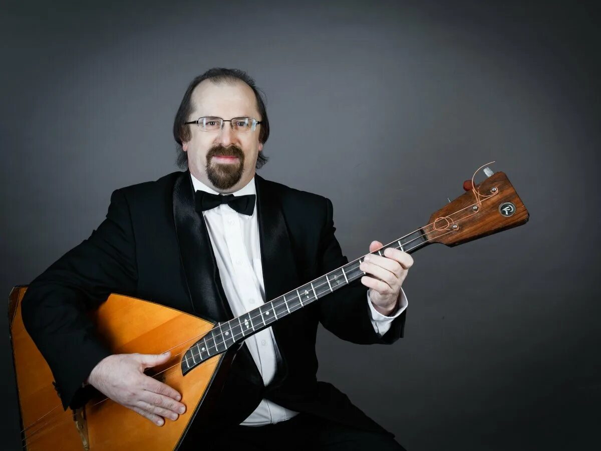 Осипова. Руководитель оркестра балалаечников. Осипова. Группа оркестр народных инструментов имени н. Ансамбль балалаечников на 9 человек.