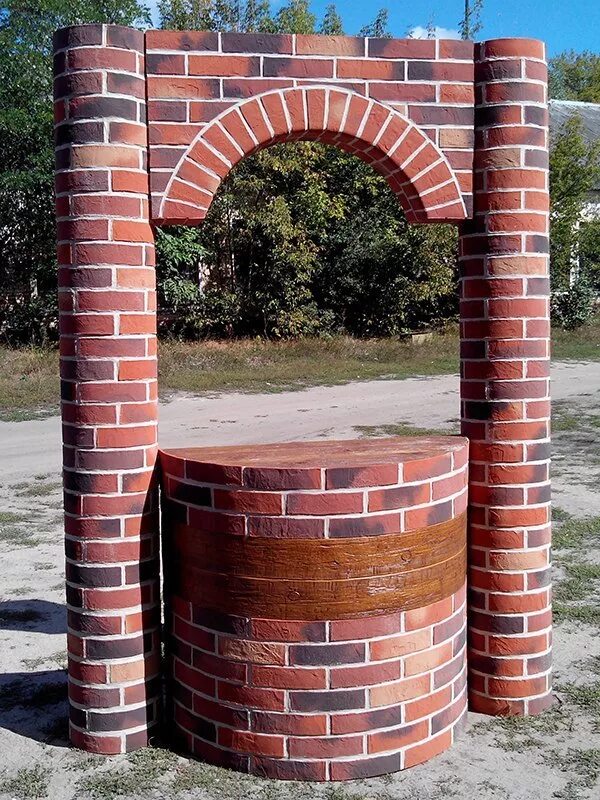 древнеримская кирпичная арка. круглые кирпичные колонны. круглый кирпич. круглые стены из кирпича. круглый кирпич.