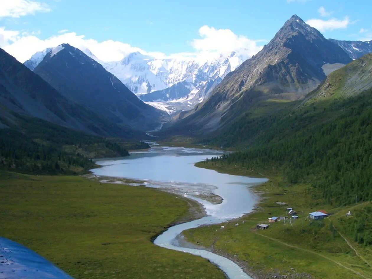 Западная сибирь рекреационные. Аккемское озеро Алтай. Река Аккем горный Алтай. АК Чолушпа Алтай природный парк. Озеро Шамбала горный Алтай.