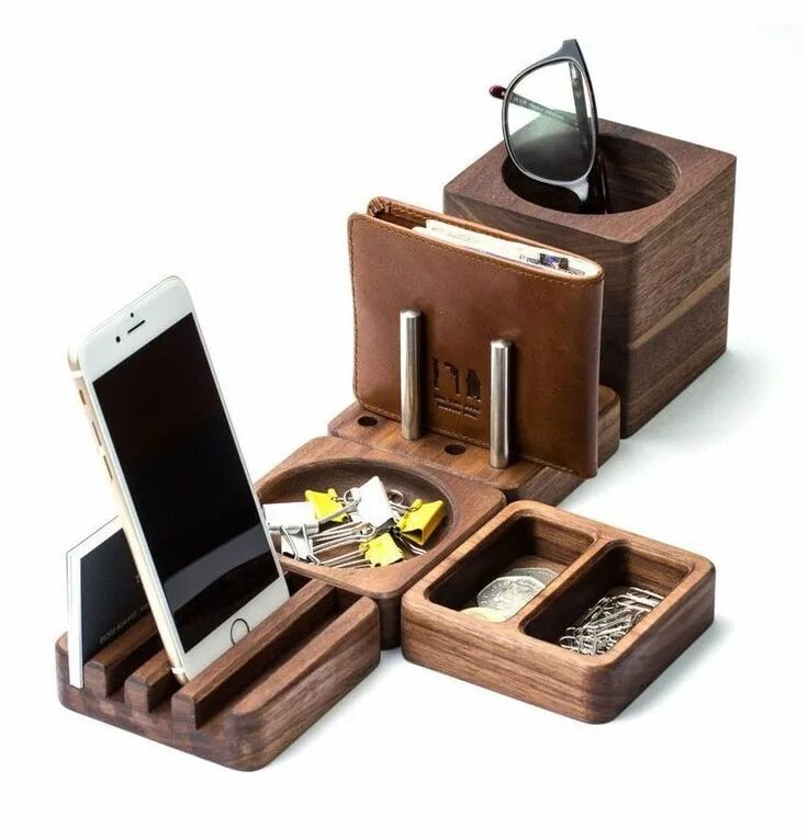 Аксессуары руководителя. Органайзер Wooden Desk Set. Органайзер деревянный настольный. Настольный органайзер из дерева. Органайзер офисный настольный.