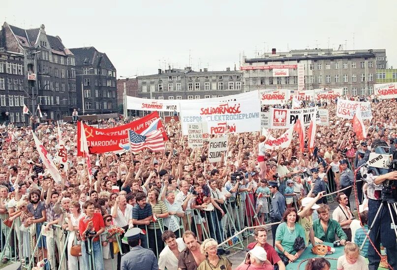 Революции в европе в 1989. Революция в польше 1989. солидарность польша 1989. бархатная революция в польше. в 1989 году в польше революции..
