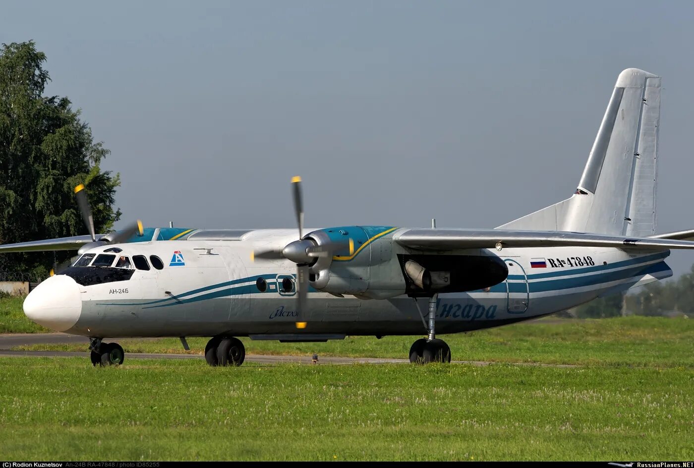 Ан-24 пассажирский самолёт. Ан-24рв алроса. Ан 24 пассажирский самолет характеристики самолета. Самолет ан 24 технические характеристики. Самолет ан 24 технические характеристики.
