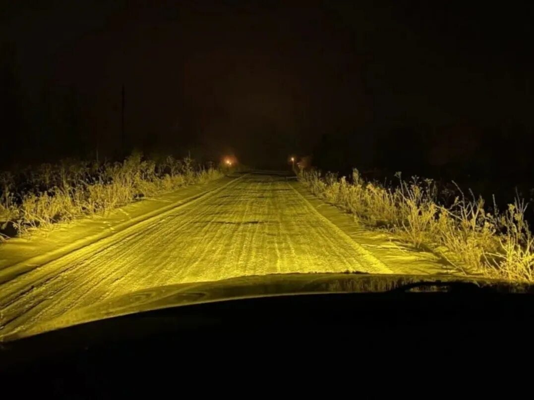 желтый свет фар