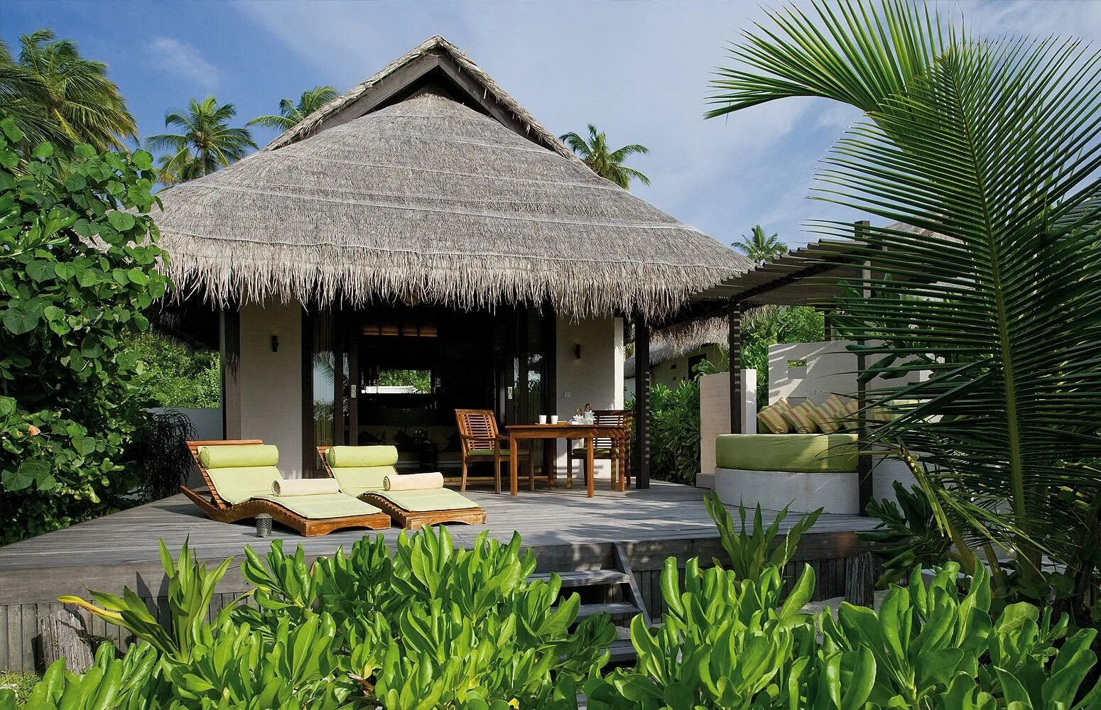 Отель на мальдивах cocogiri island resort. Cocogiri island resort maldives 4. Cocogiri мальдивы. Coco palm bodu hithi 5*. Cocogiri island resort maldives 4.