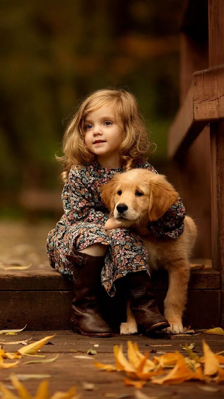 Овчарка и ребенок. Животные. Девочка с собакой. 5 собак и девочка. Собака для детей.