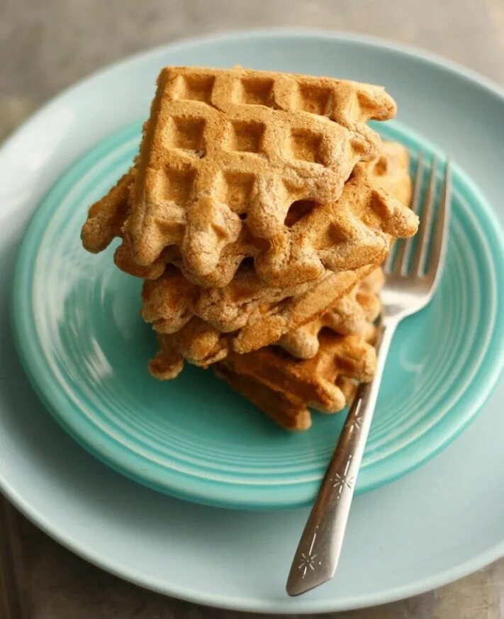 Вафли. Вафли из овсянки в вафельнице. Вафли из хлопьев. Овсяные вафли в электровафельнице. Вафли "с орехами" 200г.