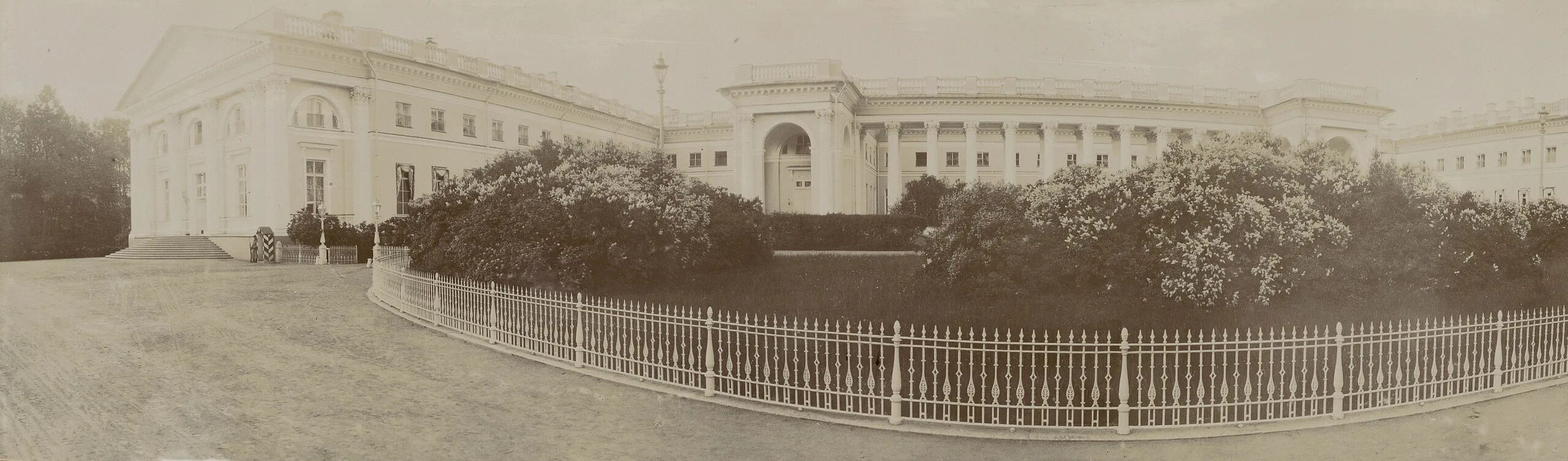 Бу александровский. Александровский дворец в царском селе. царская семья в александровском дворце.