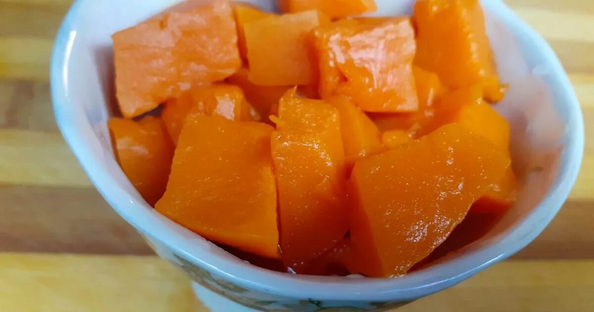 Запечь тыкву в микроволновке кусочками. Тыква в микроволновке. запечённая тыква с апельсином. тыква с апельсином в духовке. тыква кусочками и апельсин.
