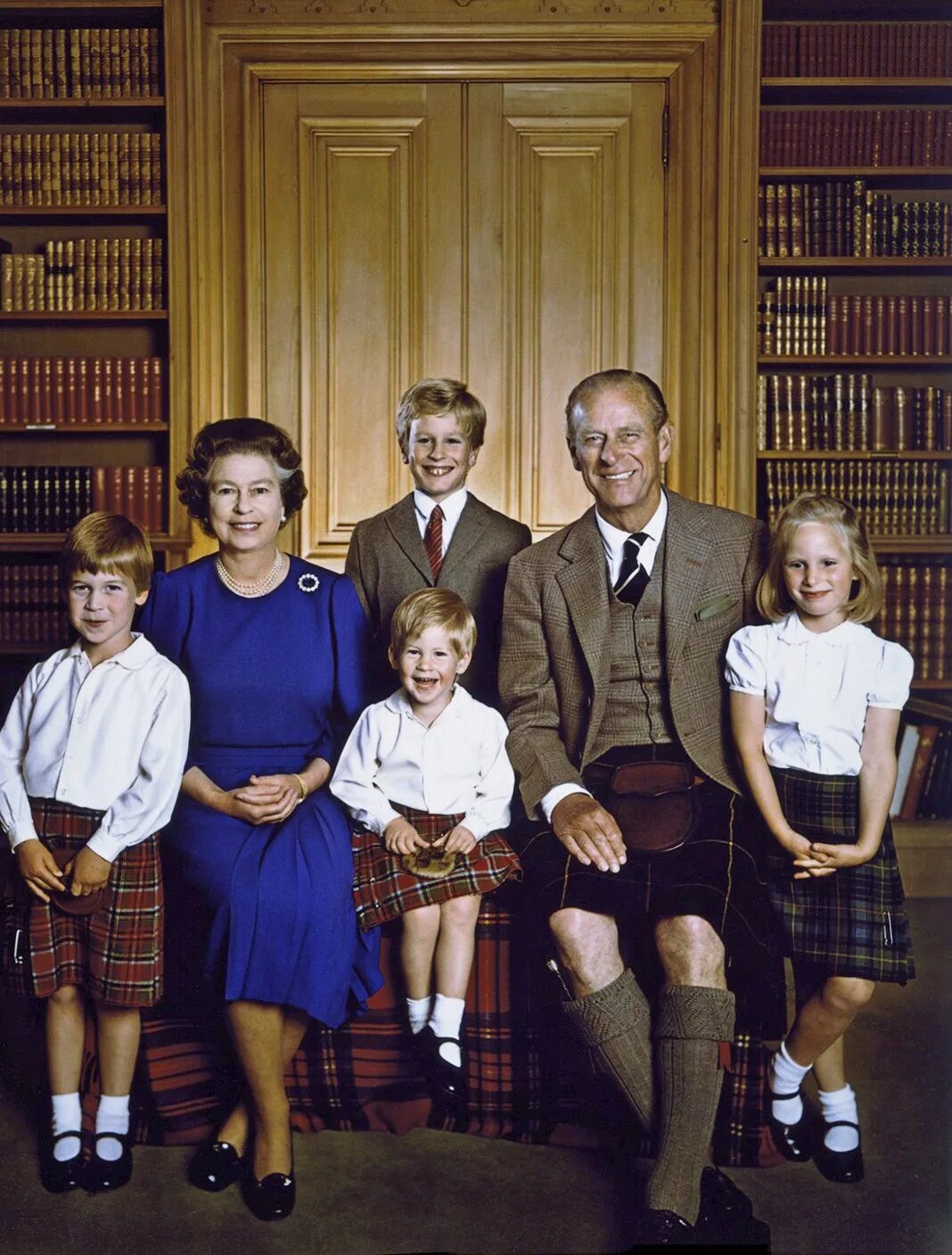 Дети елизаветы 2 королевы англии. Дети королевы елизаветы 2. Принц чарльз 1960. Королева елизавета и принц филипп дети. Дети королевы елизаветы 2 и принца филиппа эндрю.