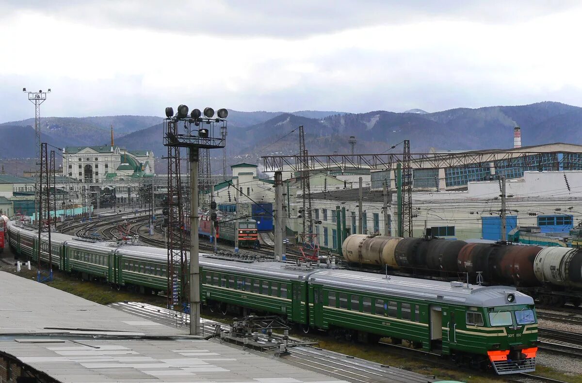 жд вокзал красноярск перрон. платформа красноярск. красноярск северный жд станция. перрон красноярск. жд вокзал красноярск 2000 года.