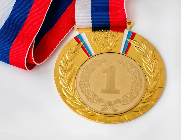 первую золотую медаль. первую золотую медаль. золотая медаль по боксу. медаль золото. золотая медаль легкая атлетика.