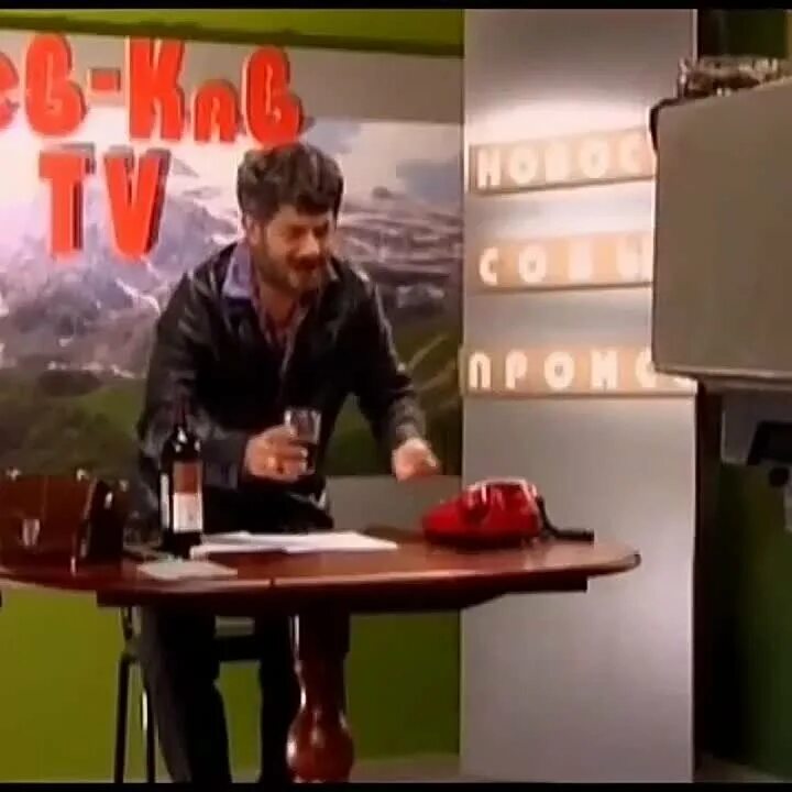 Жорик вартанов красная шапочка. Жорик вартанов красная шапочка. Жорик вартанов голый. Наша russia жорик вартанов михаил галустян. Жорик вартанов красная шапочка.