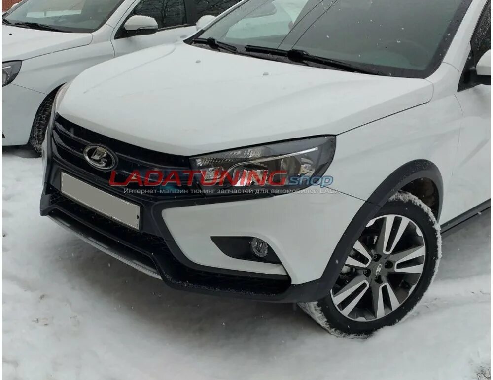 Как поменять молдинги на весте на бампере Убрал хром Лада Vesta SW Cross, 1.8 л., 2018 года на DRIVE2