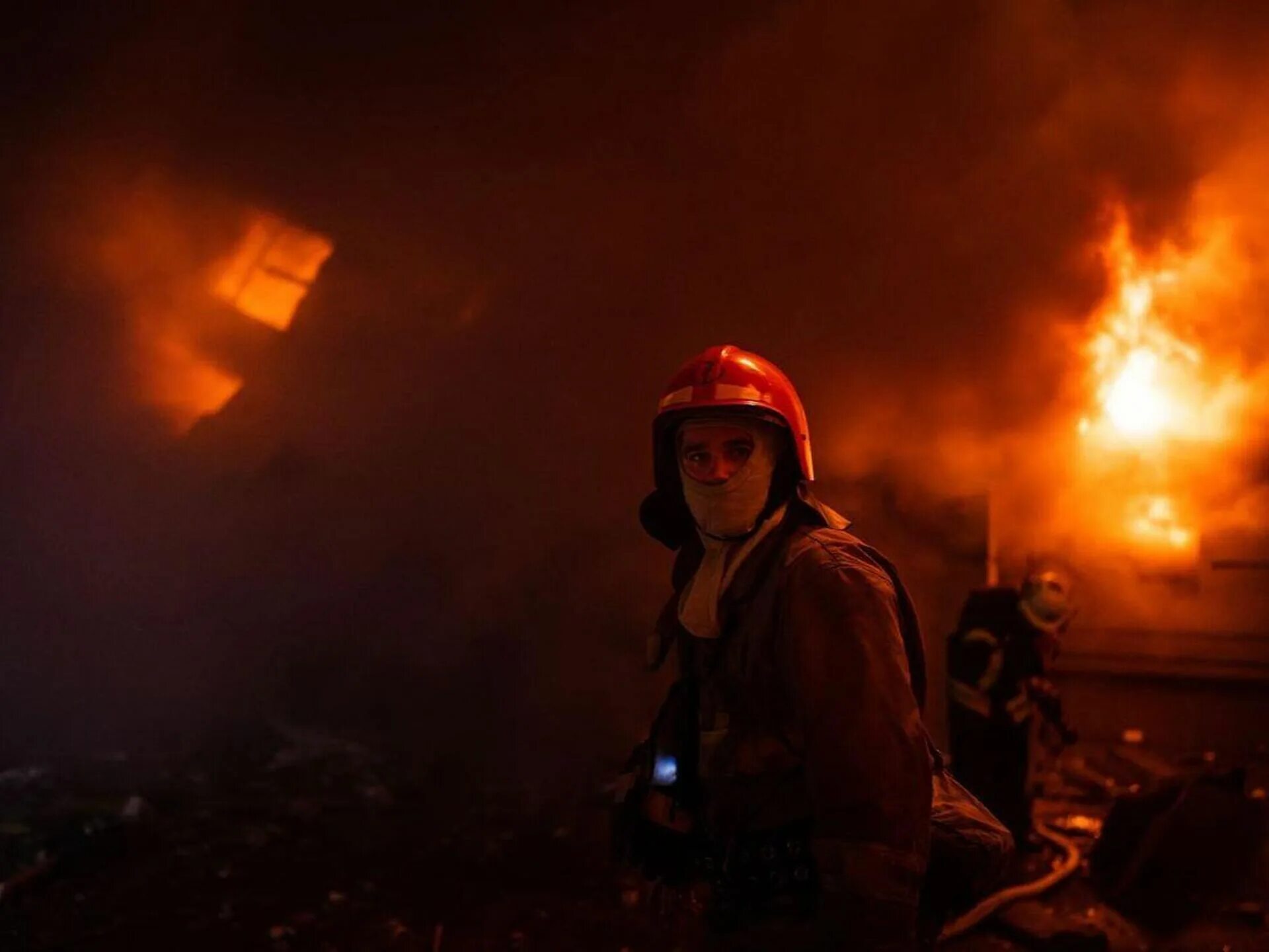 Взрывы в симферополе сейчас. Ночной взрыв. Электрический взрыв. Пожар в Одессе. Взрыв в Симферополе.