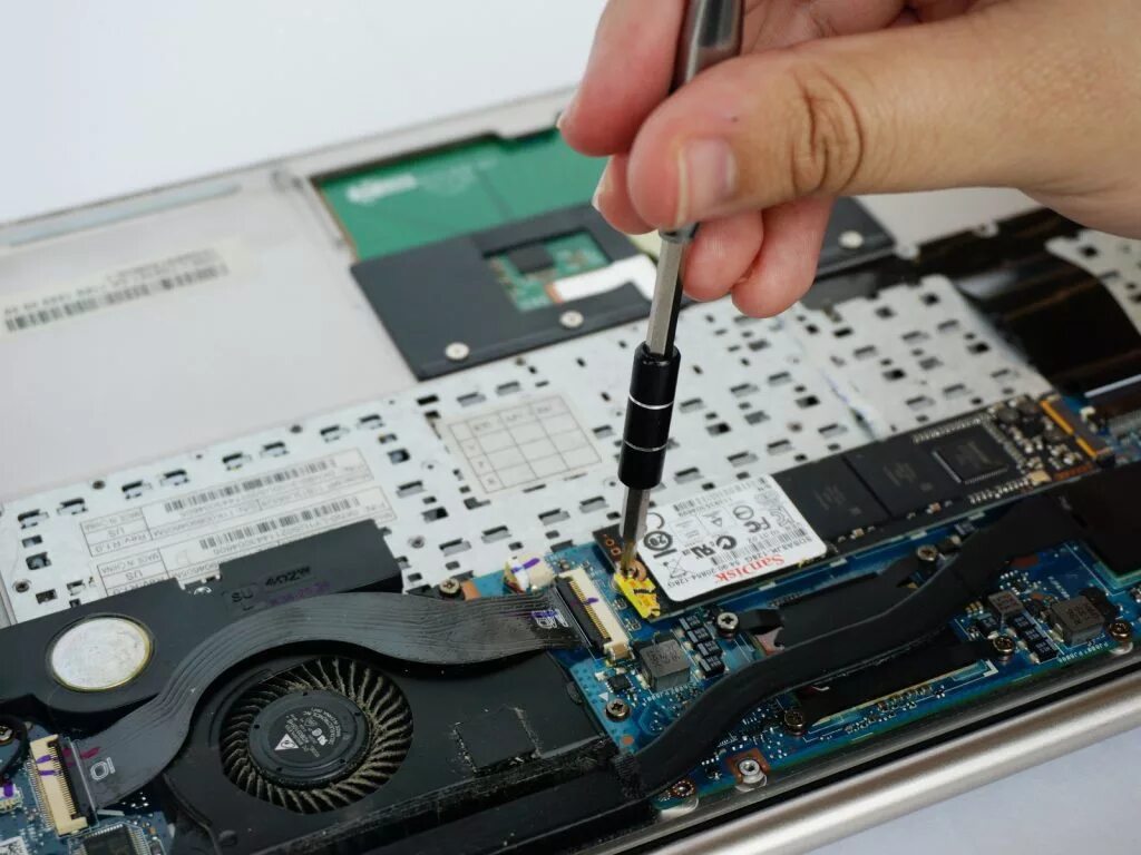 Как заменить ssd диск на ноутбуке. Ноутбук asus zenbook ux31e. asus ux31 жесткий диск. asus zenbook ux21e материнская плата. ssd для ноутбука asus.
