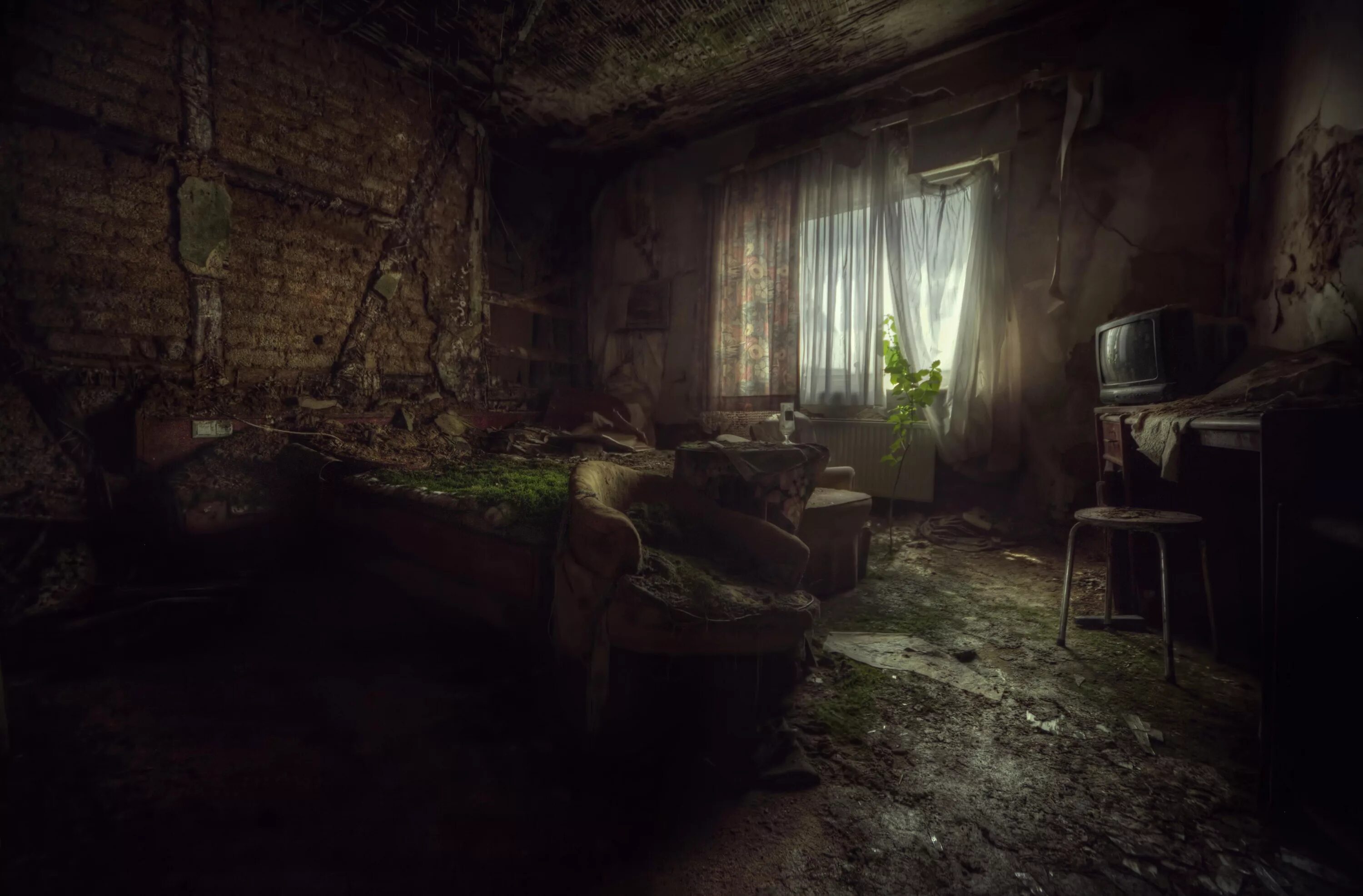 англия туманный особняк. Resident evil 7 door. комната с окном. заброшенная комната. темные уютные обои.