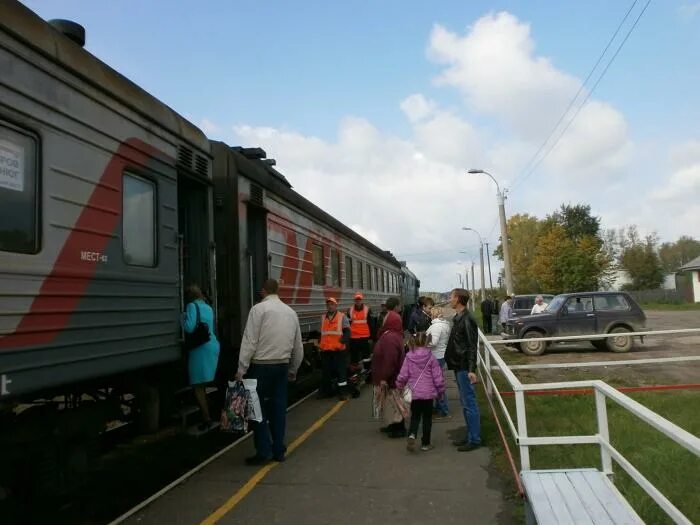 Погода в опарино кировской на 10 дней. Станция Опарино. Опарино Кировская область. Поселок Опарино. Вокзал Опарино.