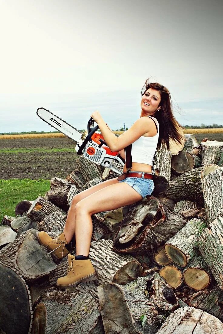 Девушка с бензопилой. Пауэр человек-бенщопила. Stihl девушки. Девушка с инструментом. Как зовут девочку из бензопилы.