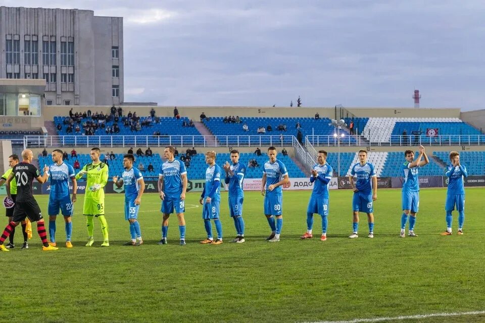 Футбольный клуб курск. ФК Авангард Москва 2010. Авангард Курск 1982. Авангард Курск ФК Губкин.