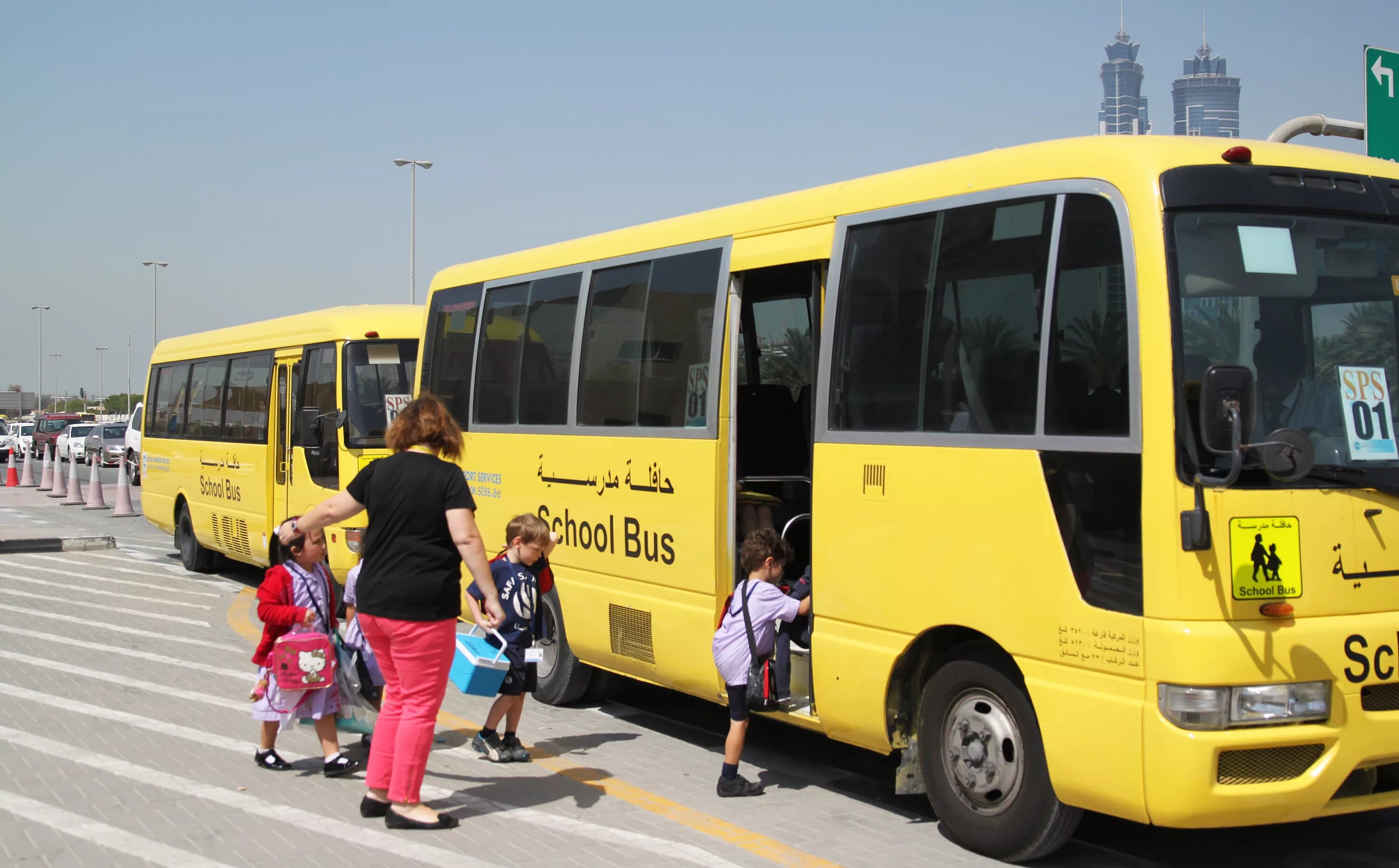 На транспорте до школы. Баку желтые школьные автобусы. Транспорт до школы Турция. Летняя школа транспорт 2030.