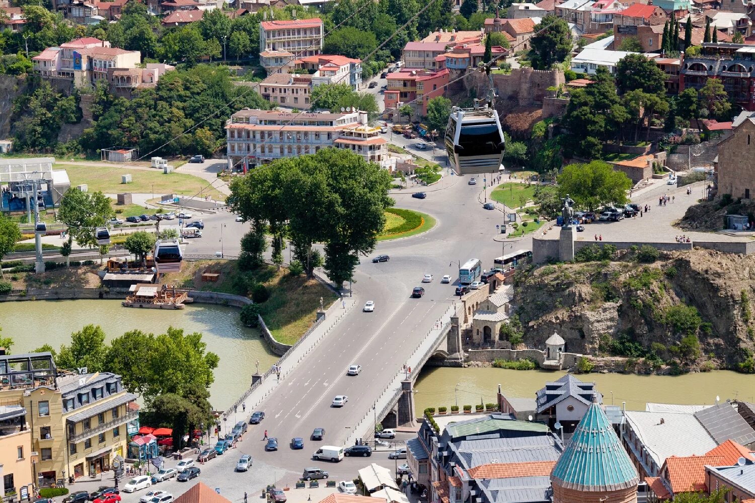Тбилиси кутаиси. Кутаиси центр города. Исторический центр кутаиси. Кутаиси столица грузии. Кутаиси 2022.