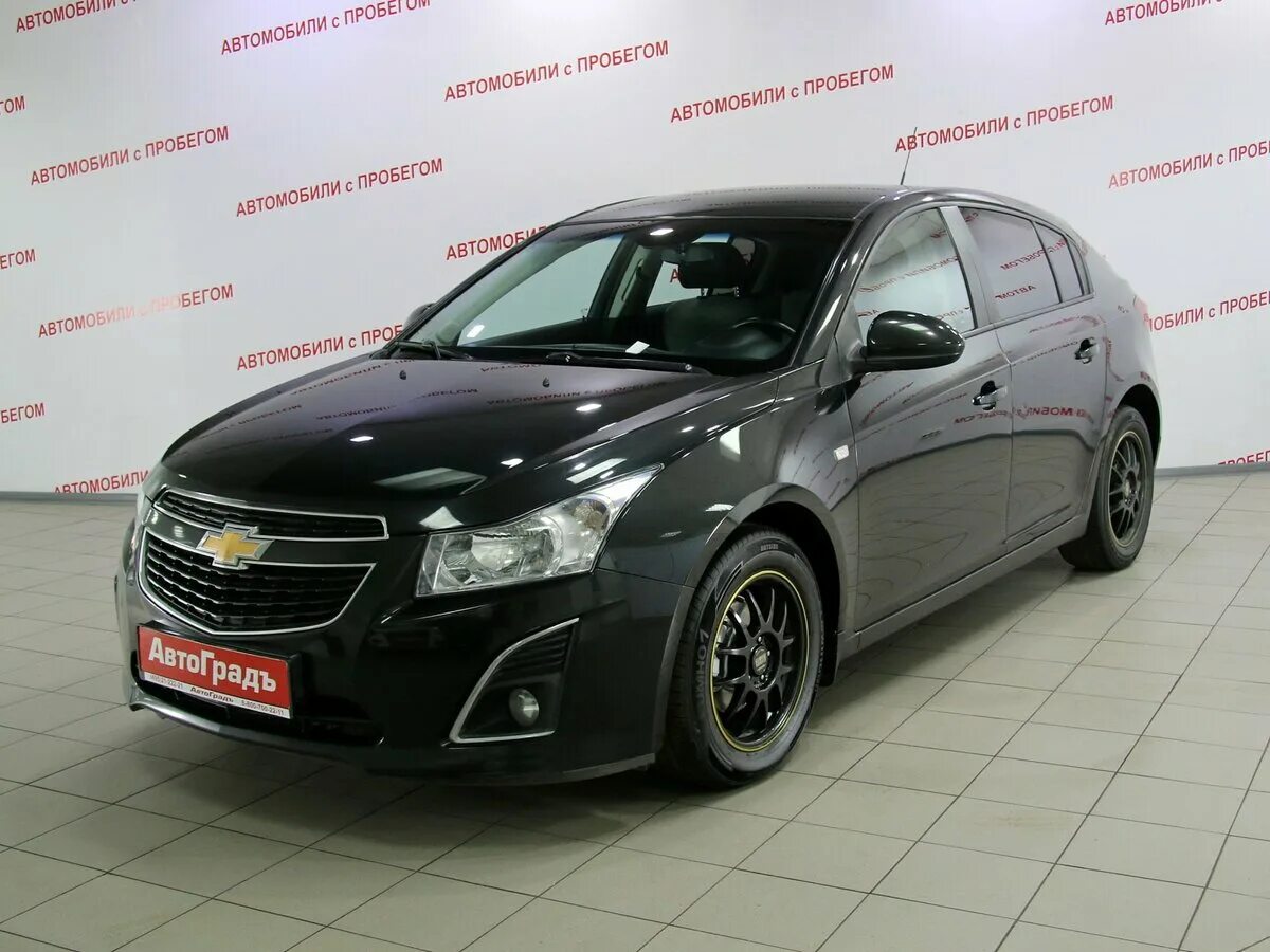 Оренбург машина б у. Chevrolet Cruze 1.8 MT. Chevrolet Cruze 2013 1.8. Шевроле Круз хэтчбек 2012 черный. Шевроле Круз 2013 1.8 механика.