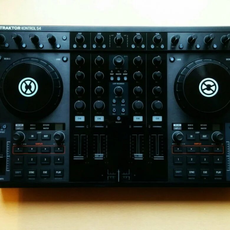 Traktor kontrol s4. Traktor s4 mk2. Контроллер Traktor s4 mk1. Блок Traktor s4. Блок питания ni Traktor kontrol z1.