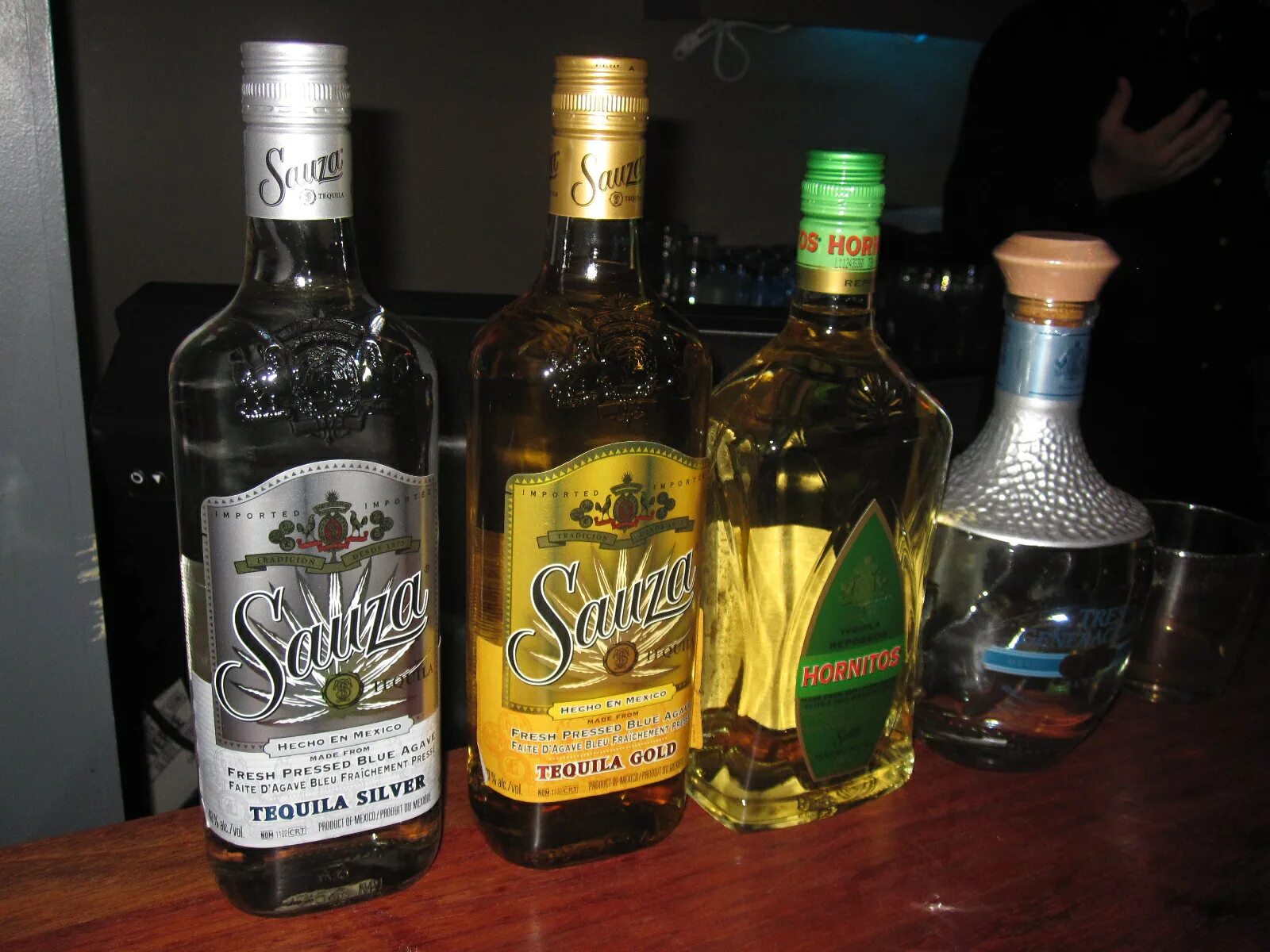 Текила сорта. Sauza hornitos. текила hornitos reposado. мескаль раисилья эстансия. текила бутылка.