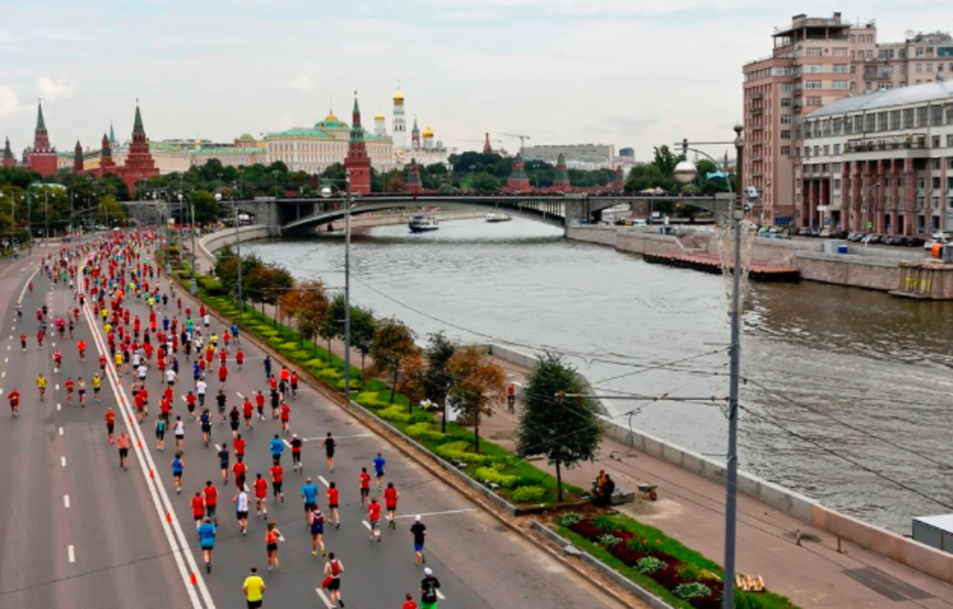 Прогулка набережная. Набережная москва реки где. Набережная москвы-реки москва. Набережная москвы реки парк культуры. На какой реке стоит москва.