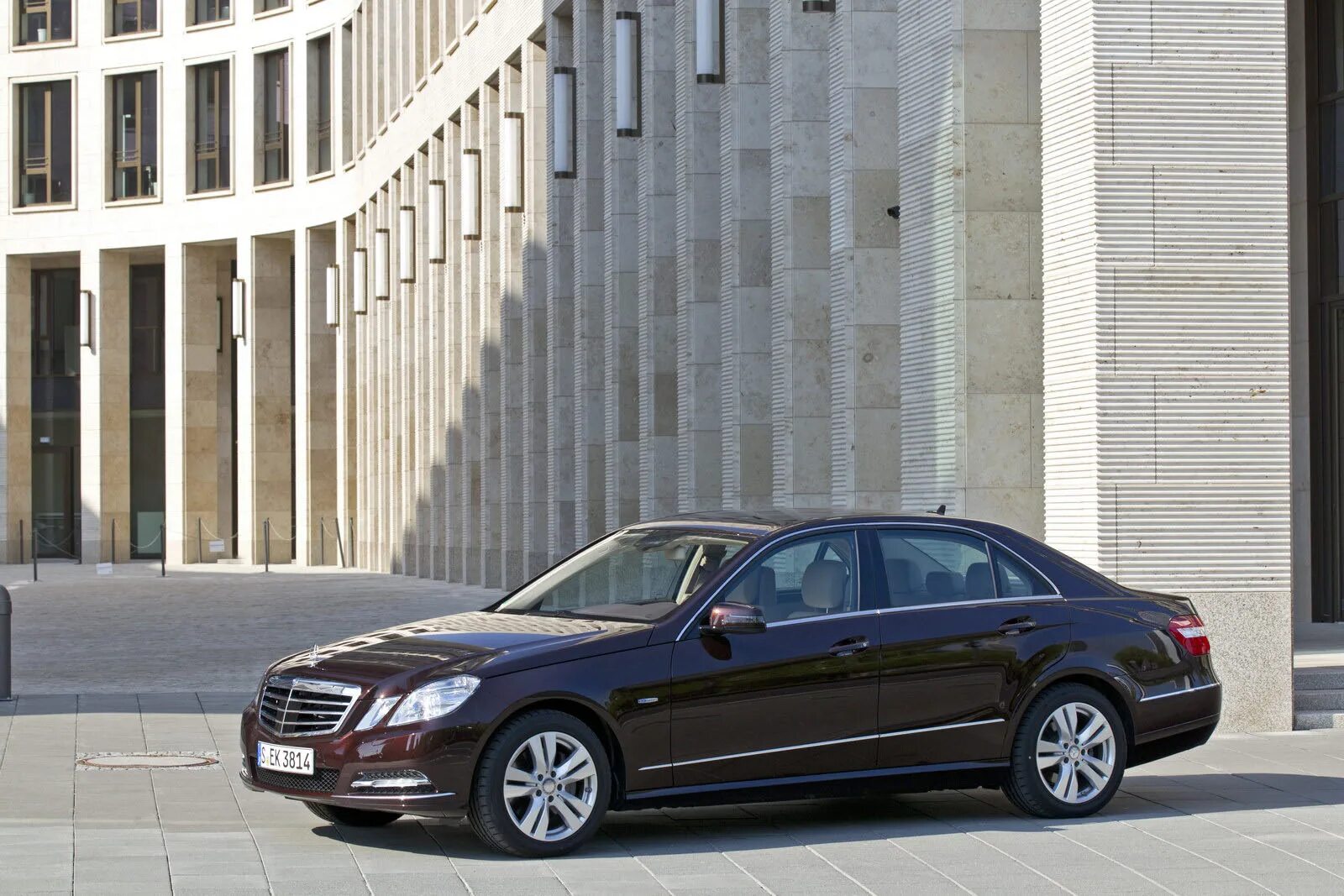 Mercedes e350 2011. Мерседес е200 2011. Mercedes benz e class e350. Mercedes-benz e350 4matic 2012. Мерседес бенц е 2011.