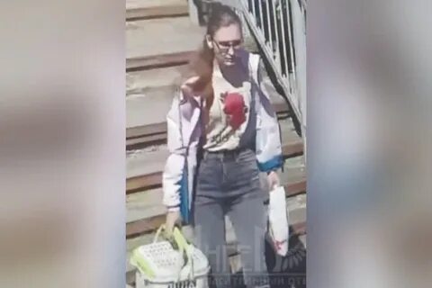 Девочка забрала мальчика