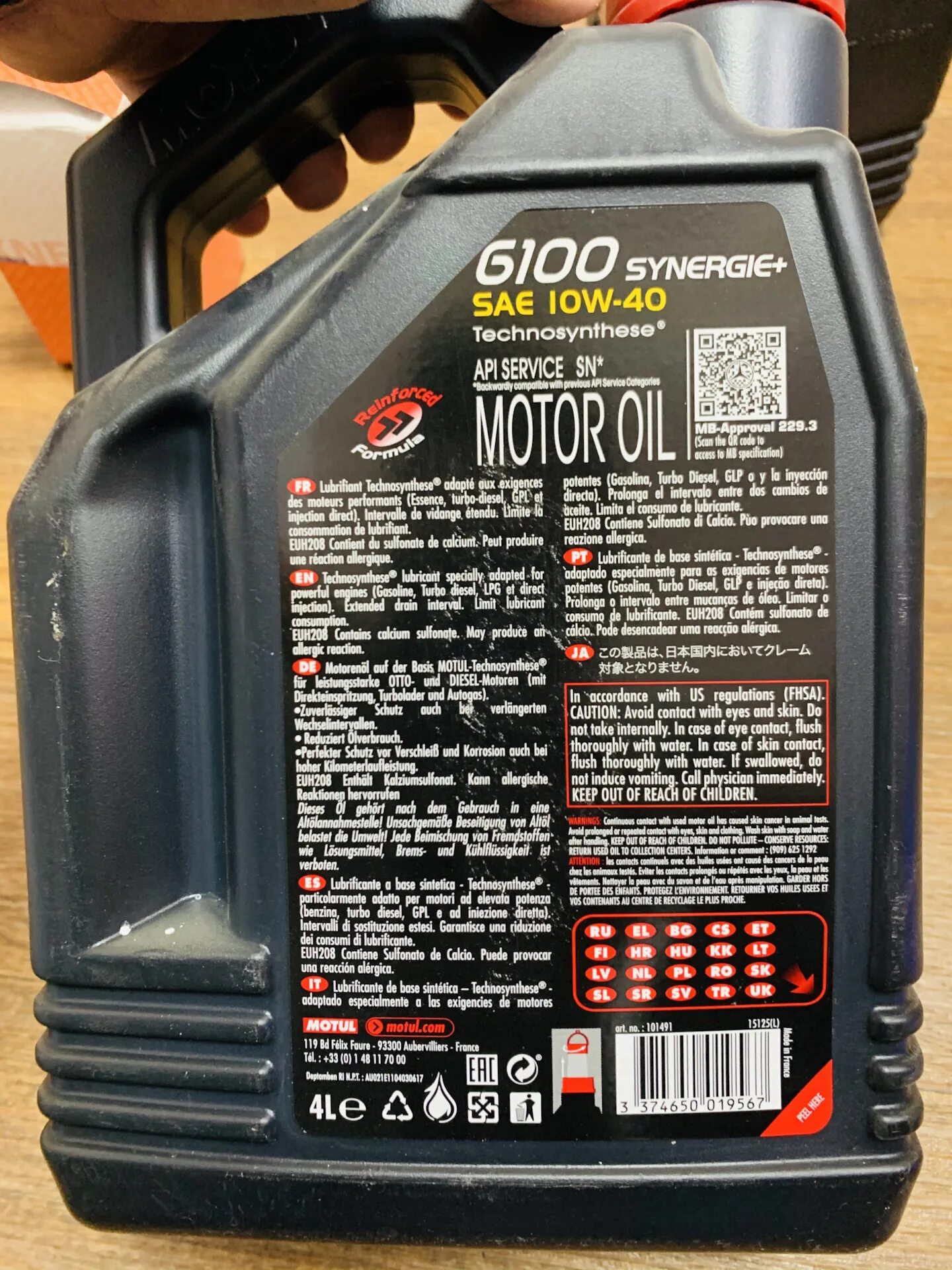 Залил масло мотюль. Масло 10w 40 Motul наливают. Масло мотюль в питбайк. Масло мотюль для питбайка 125. Масло Motul 10w 40 дизельное.