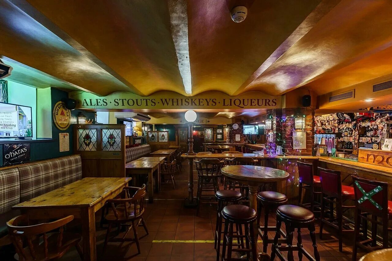 Ирландский паб mollie's москва. Паб mollie's. Mollies паб. Молли на конюшенной. Ирландский паб моллис москва.