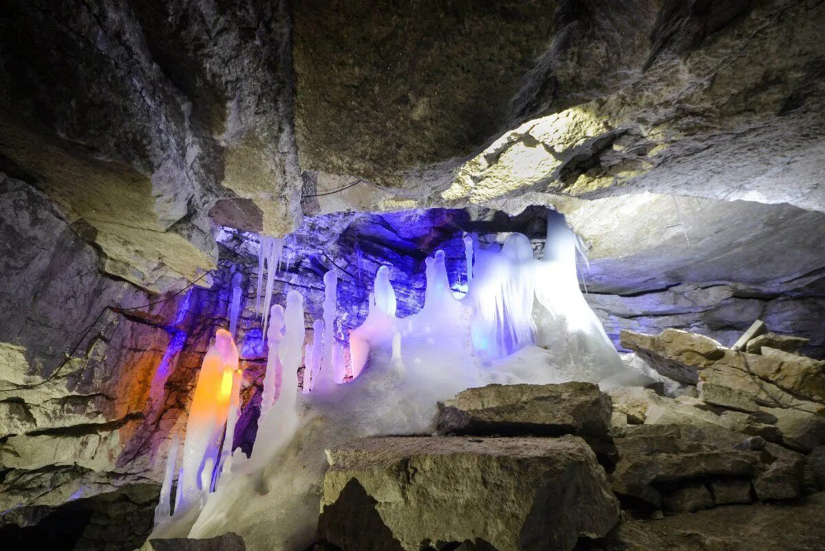 Ледяные пещеры. Кунгурская пещера ход хрустальный. Кунгурская пещера 2022. Гроты кунгурской ледяной пещеры. Ледяная пещера кунгур.