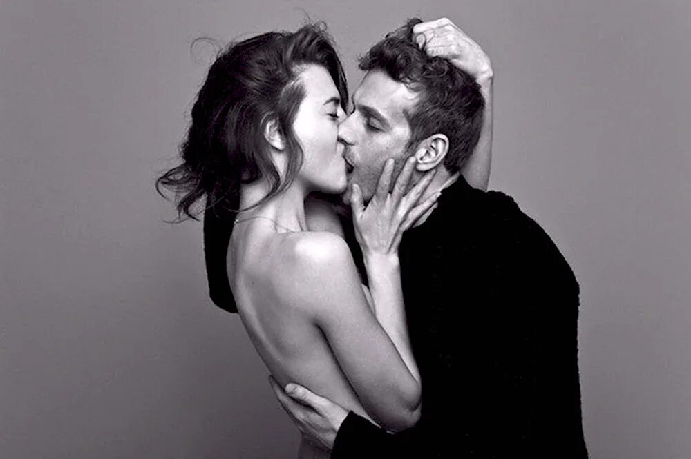 Passionately yours. Утренний поцелуй. Desired kiss. Нежный поцелуй картинки. Desired kiss.