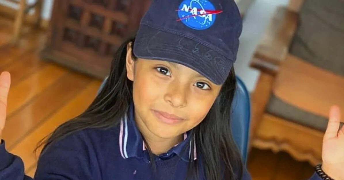 10 летняя девочка математик. Адхара Перес Санчес. Adhara Maite Perez Sanchez. Мексикансканка девочка 10 лет. Мексиканка девочка подросток.