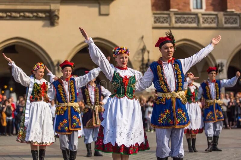 1 мая в польше какой праздник. Польский национальный праздник. поляки праздник национальные. польский фестиваль. фольклорные фестивали в польше.