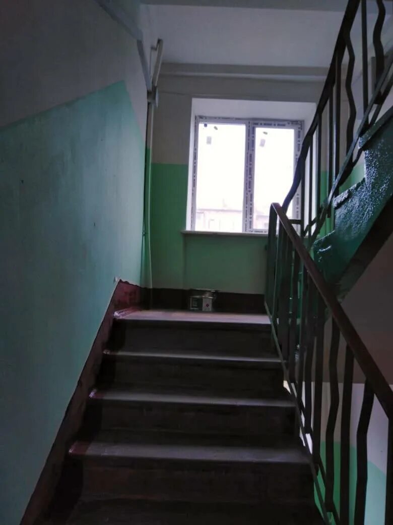 Подъезд г. Дом квартира подъезд. подъезд внутри. советский подъезд. обычный подъезд.
