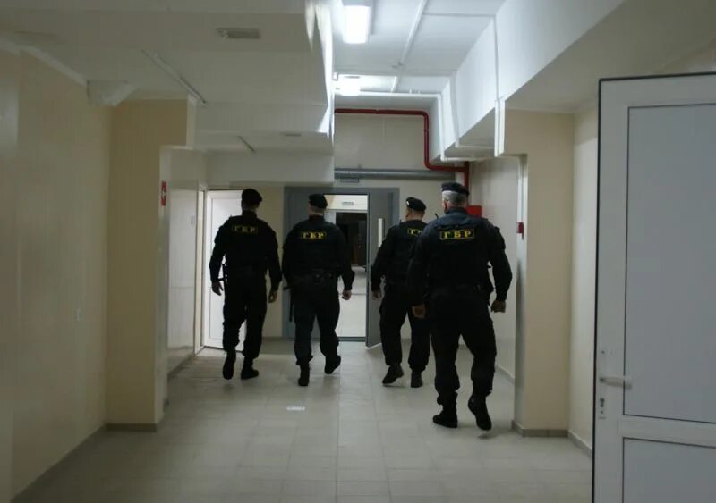 Выдворение иностранных граждан. Выдворение мигрантов. Выдворение мигрантов из россии. Помещение в специальные иностранных граждан. Депортация иностранных граждан из россии.