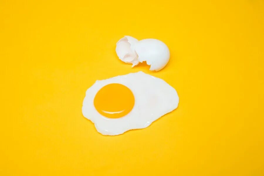 Цвет яичного желтка. Желток куриного яйца. Желтый желтенький желток. Белый желток. Цвет яичного желтка.