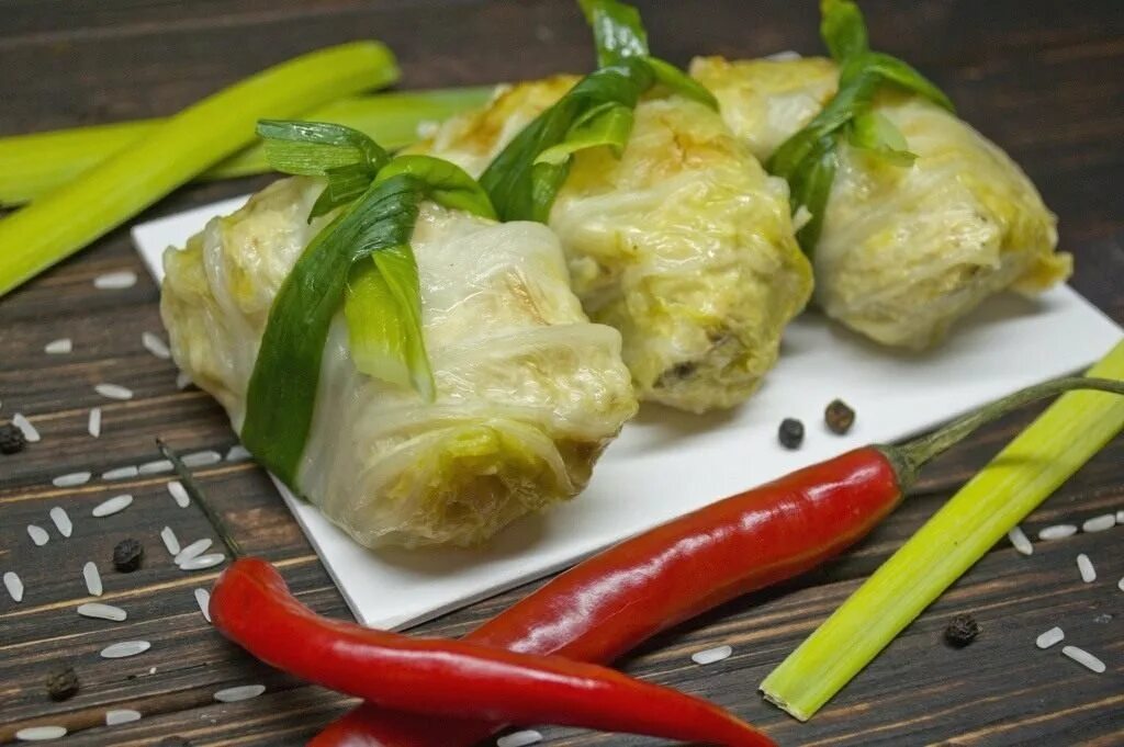 Как сделать вкусные голубцы. Голубцы с пекинской капустой. голубцы из пекинской капусты. долма из пекинской капусты. голубцы из пекинской капусты в духовке.
