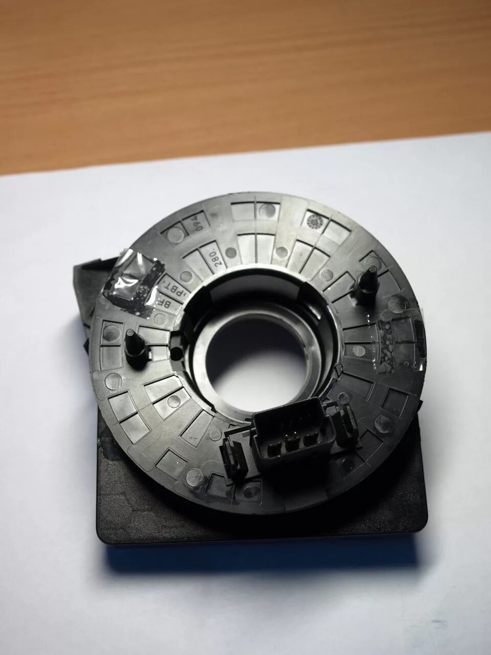 Октавия 2002 датчик поворота руля. Датчик угла поворота х6е70. Vag 6q1 901 129. Датчик угла поворота руля шкода. Датчик угла поворота руля шкода.