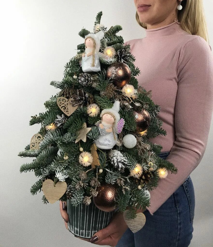 Елка из лапника. Новогодняя композиция елки. Новогодняя композиция елка. Новогодняя композиция елки. Новогодняя композиция в горшке.