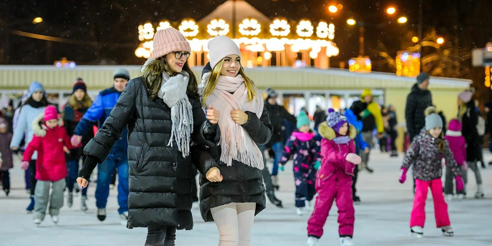 Каток, Москва, Святоозёрская улица. Фестиваль путешествие в Рождество каток. Путешествие в Рождество каток. Катки в Москве. Катки москвы сейчас