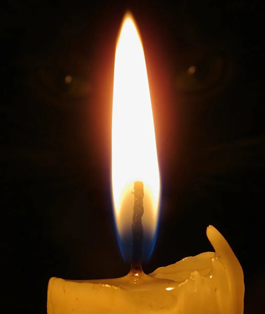огонь от свечи. пожар от свечки. свечи "огоньки". зажженная свеча. свечи "огоньки".